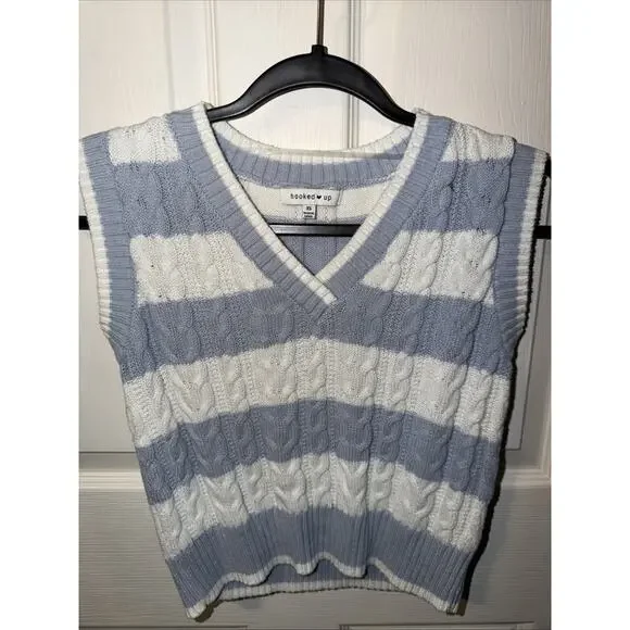 Hooked Up Women's Ruffled Sleeveless Sweater Size S XS Light Blue And White - Picture 1 of 12